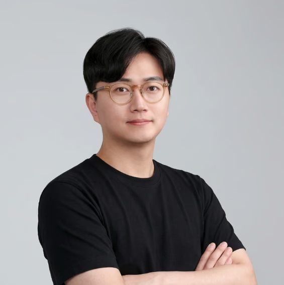 Hans, founder of LITUP OFFICE in Haeundae, Busan